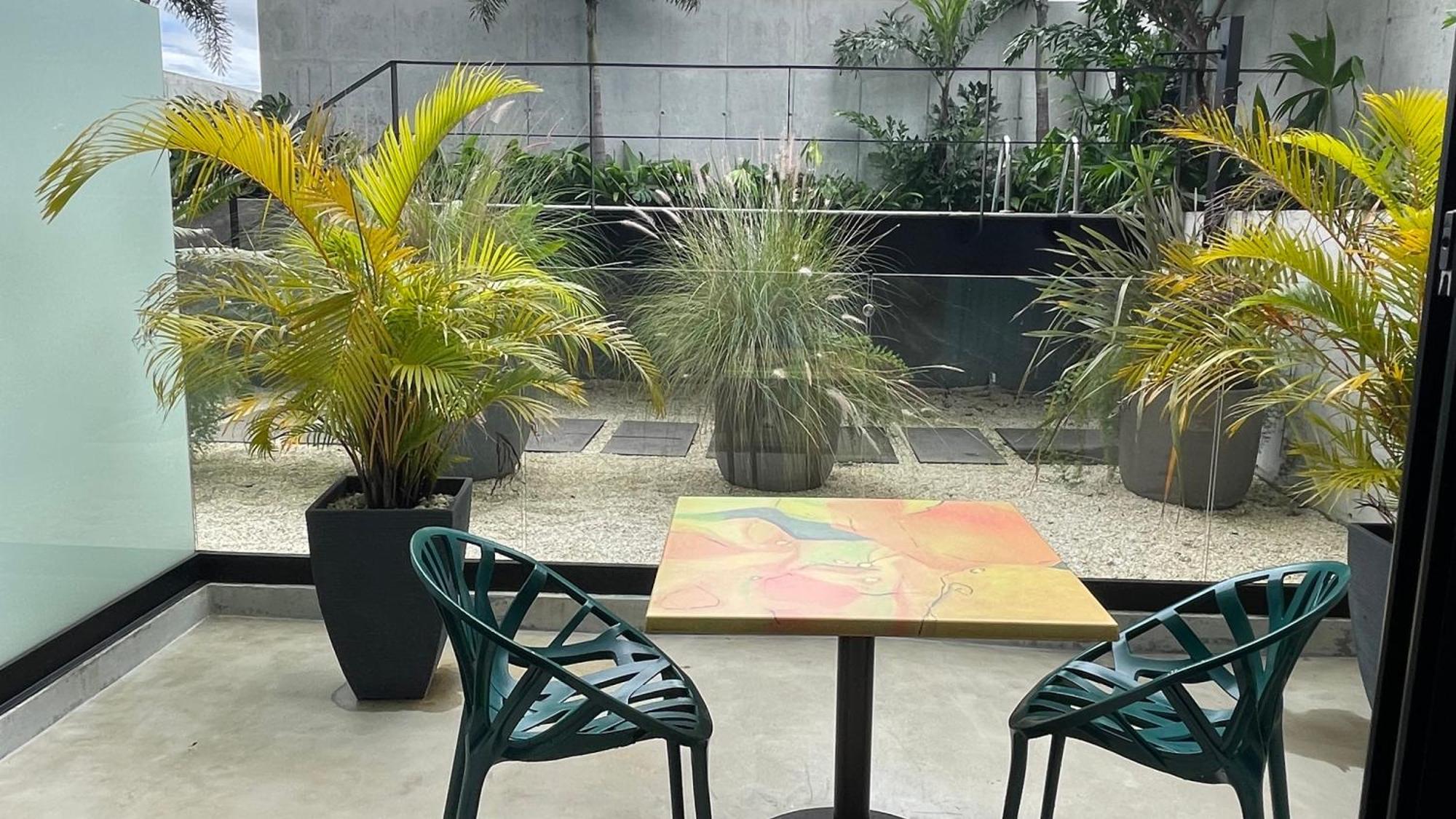 Cozy With Terrace, Sj Cosmopolitan Tower #402 Apartment *